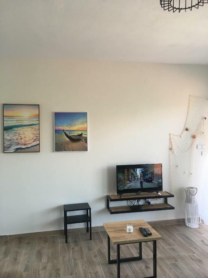 Sunrise View Apartment Ofrínion Exterior photo